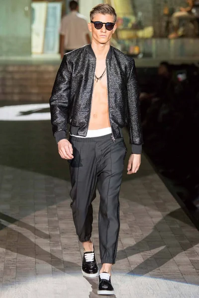 Look 34